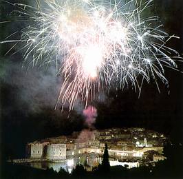 Церемония открытия летнего фестиваля в Дубровнике 2000 г. (фото с официального сайта фестиваля)